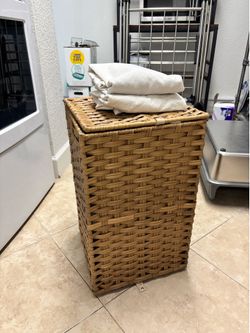 Laundry hamper