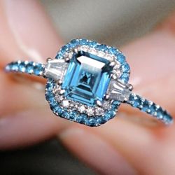 Dazzling Light Blue Topaz Silver Ring (Sz:8) BRAND NEW!!