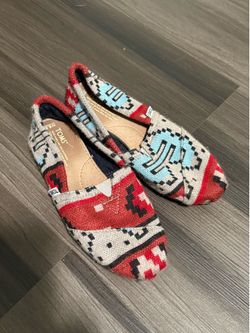 Toms Aztec Knit Shoe - 8.5 Women’s