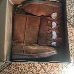 Ugg KOOLABURRA By Ugg Size 3 Perfect Condition 