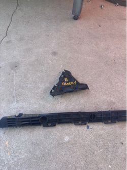RIGHT PASSENGER SIDE REAR BUMPER BRACKET 2007-2011 TOYOTA CAMRY OEM.