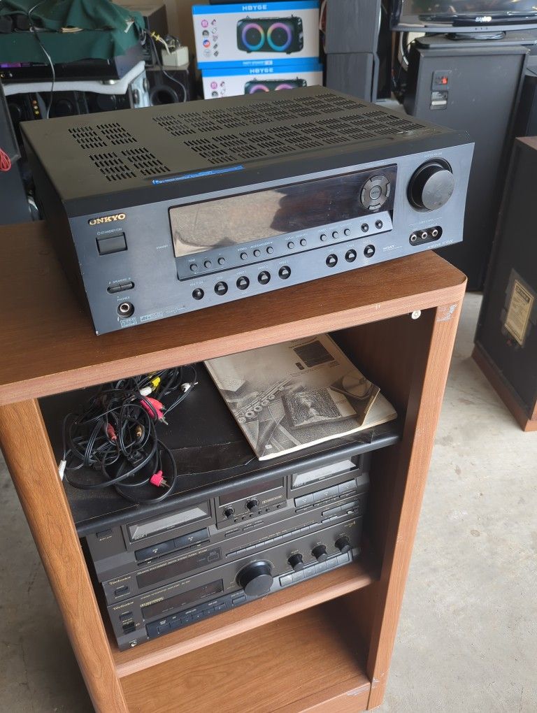 ONKYO . A/V Receiver. HT-R 530.