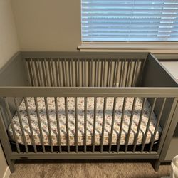 Gracco Baby Crib With Changing Table