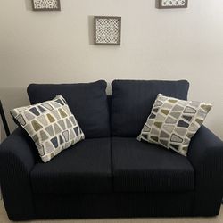 Love Seat / Great Condition!