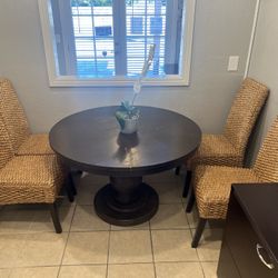 1 Table & 4 Chair $150or Best Offer 