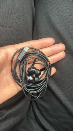 Usb-c wirred earbuds , in line mic and volume controls