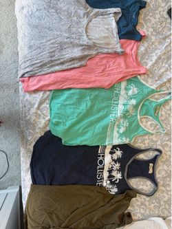 Hollister and Old Navy Tank top bundle Size XS