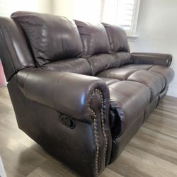 Free Coastal Furniture Reclining 3-Seater Couch
