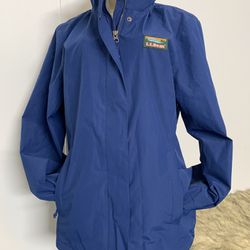 L.L.Bean waterproof jacket for men, very practical, comfortable, light and combinable, excellent quality, very good condition.
