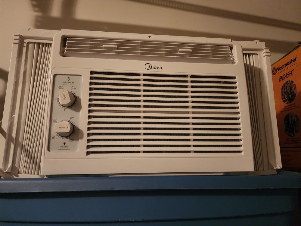 New MIDEA Air Conditioner