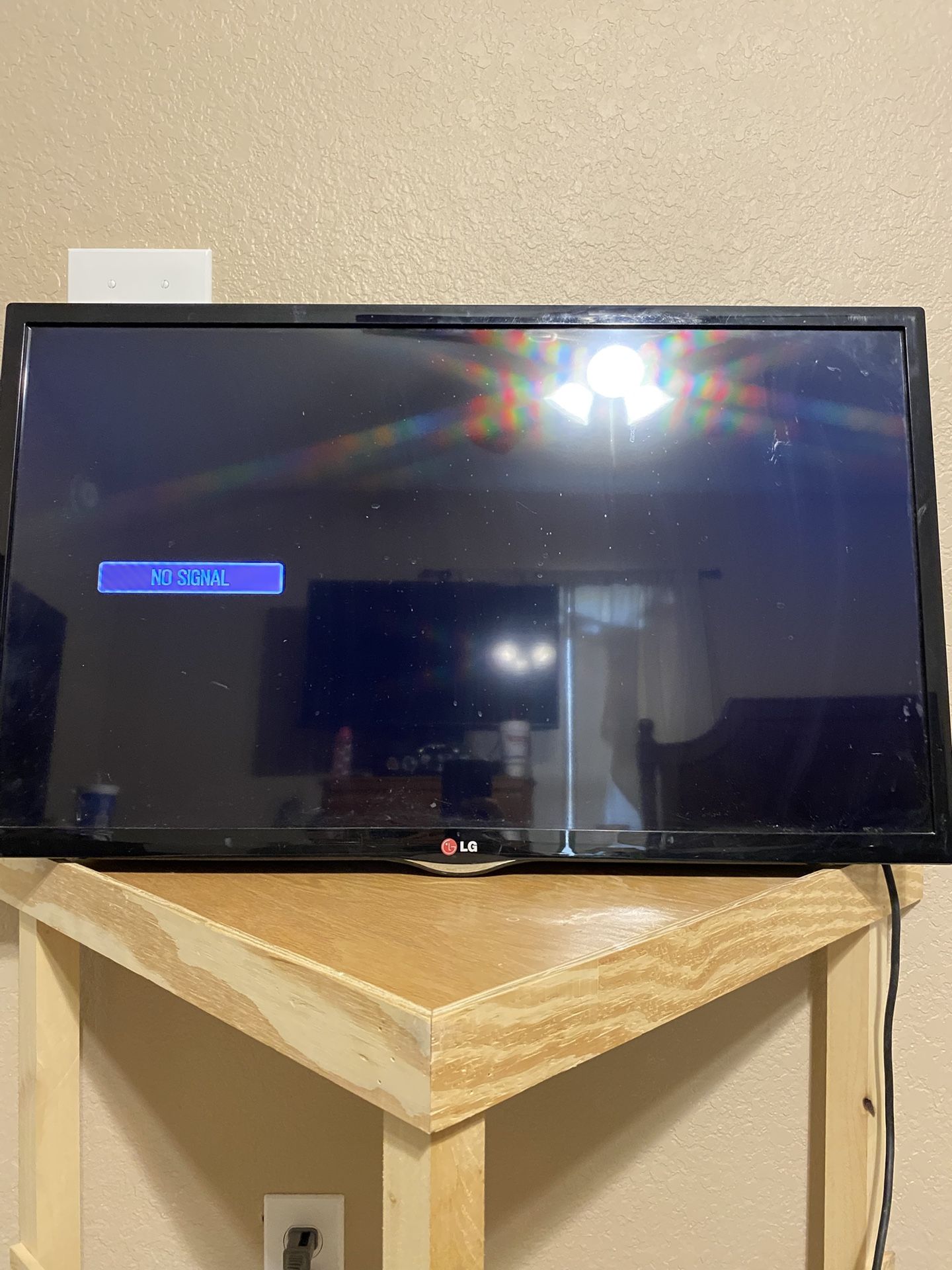32” LG Flatscreen tv