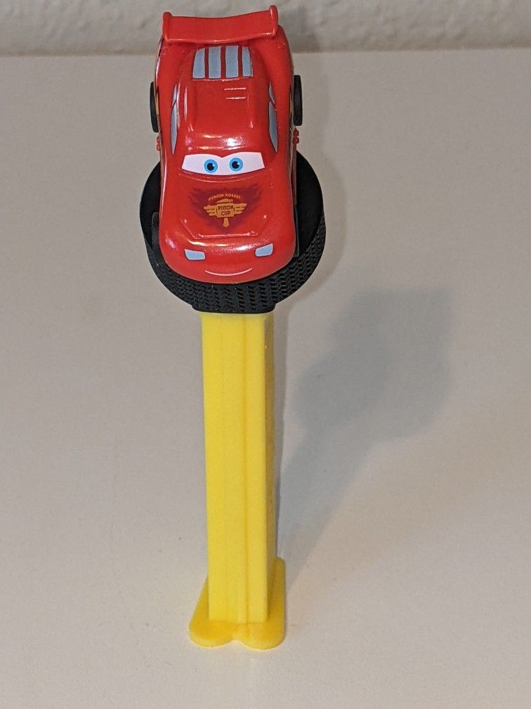 Disney Cars Lightning McQueen Pull & Go PEZ Dispenser