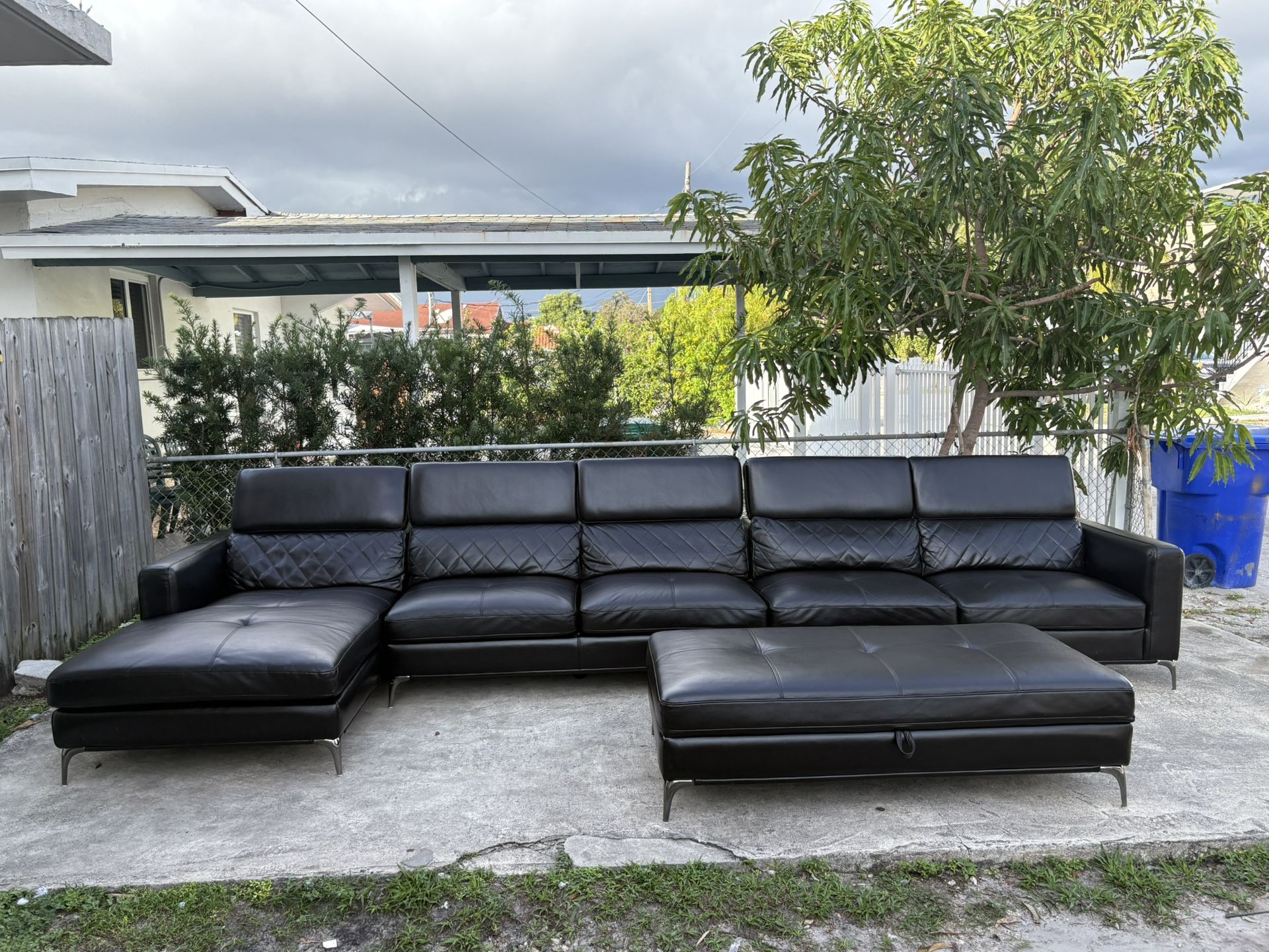 Black Leather Sectional Sofa !!! Great Condition