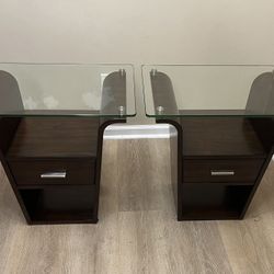 Havertys Walnut Sidetable