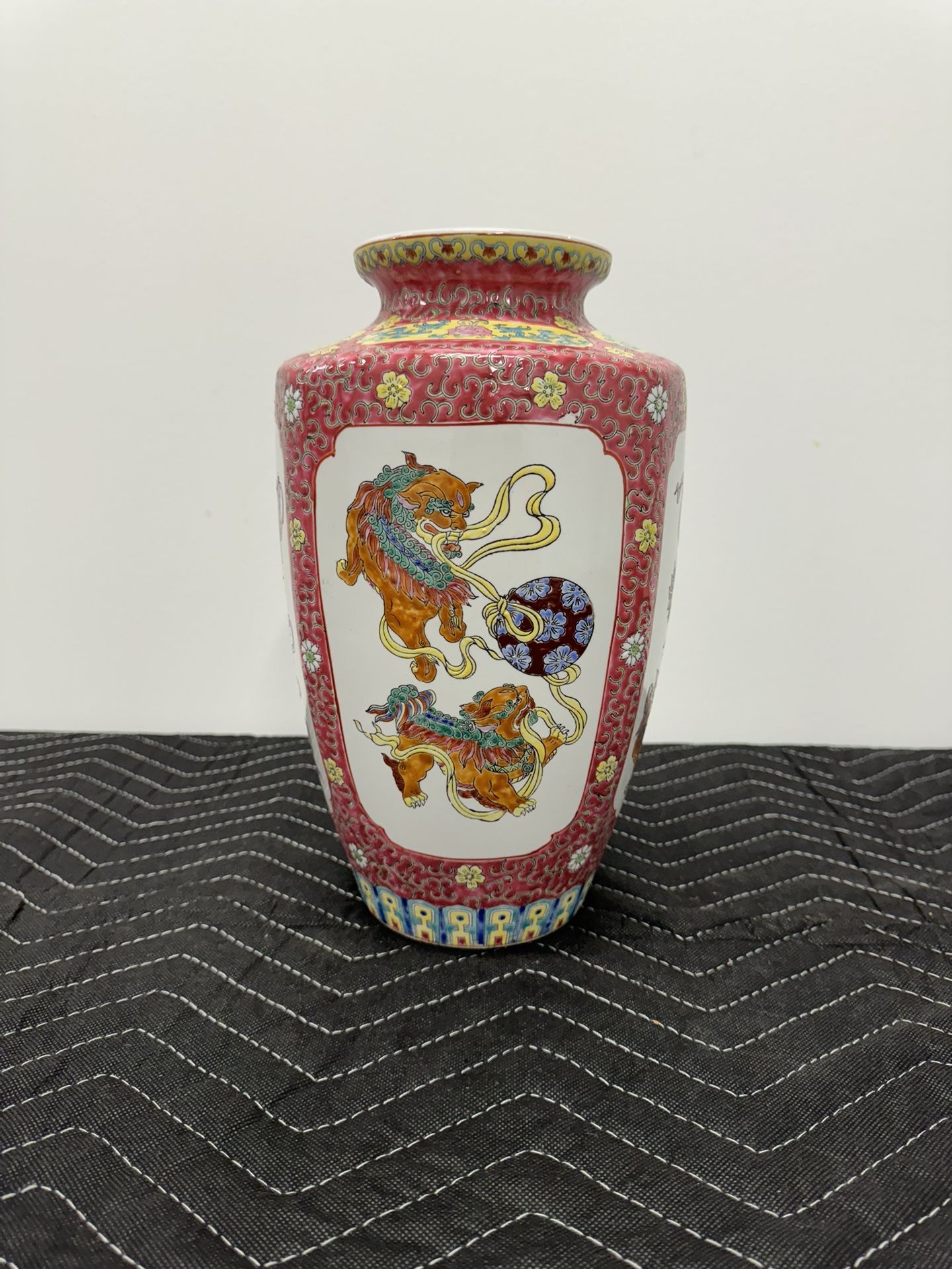 Vintage Chinese Foo Dog vase