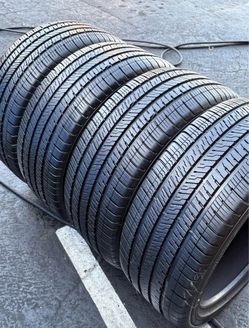 225 60 16 KUMHO con 80% de vida las 4