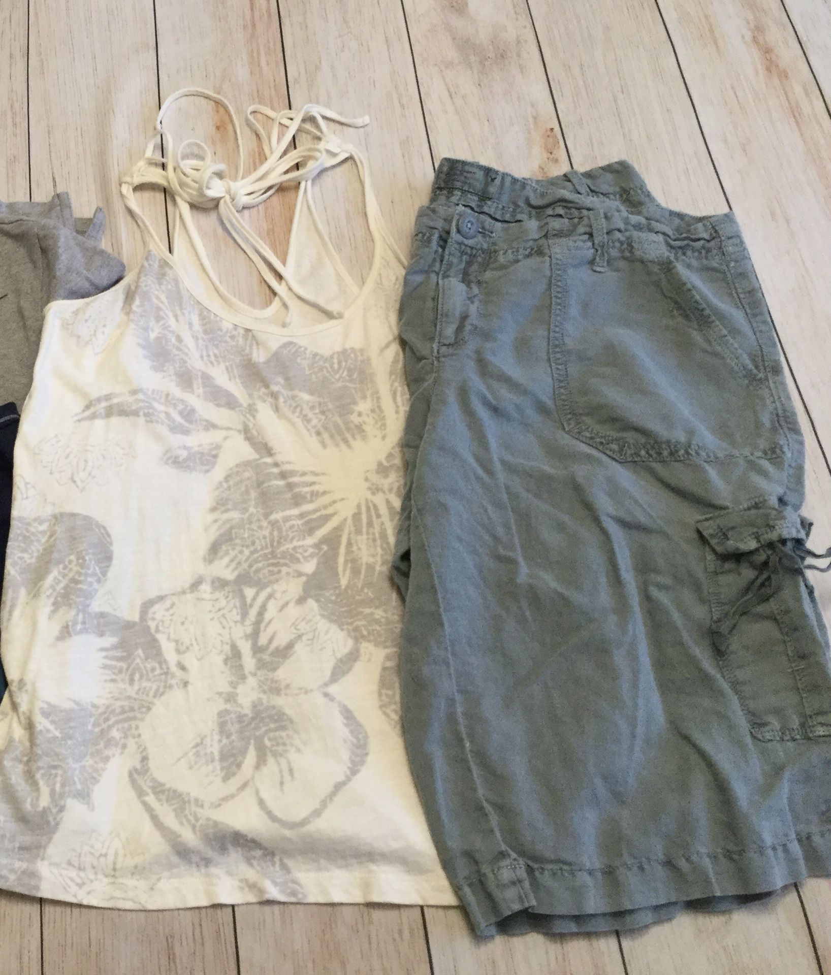 Amer. Eagle, tank (Jr’s med/Lg) & cargo (Jr’s 11) - teen girls clothing