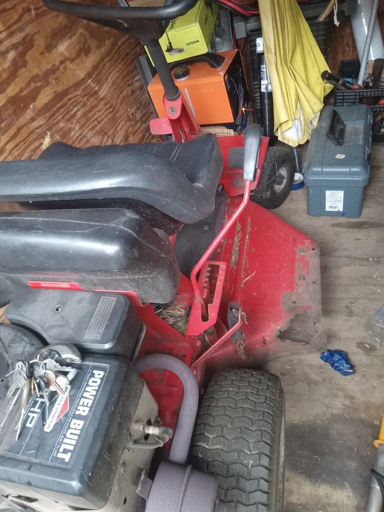 31 inch snapper, rider
Snapper mower Run good cut sketch no electric clutch.