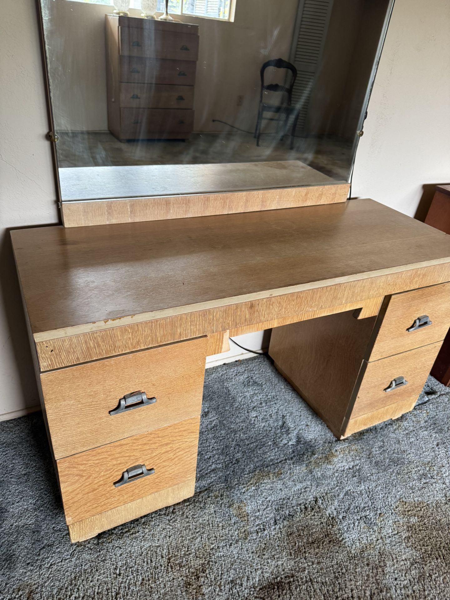 Dresser / Desk With Mirror