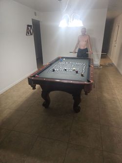 Pool table for sale- 7 foot