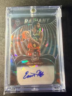 2021-2022 Panini Spectra Radiant Evan Mobley Auto /25