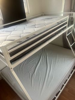 Bunkbeds with mattress