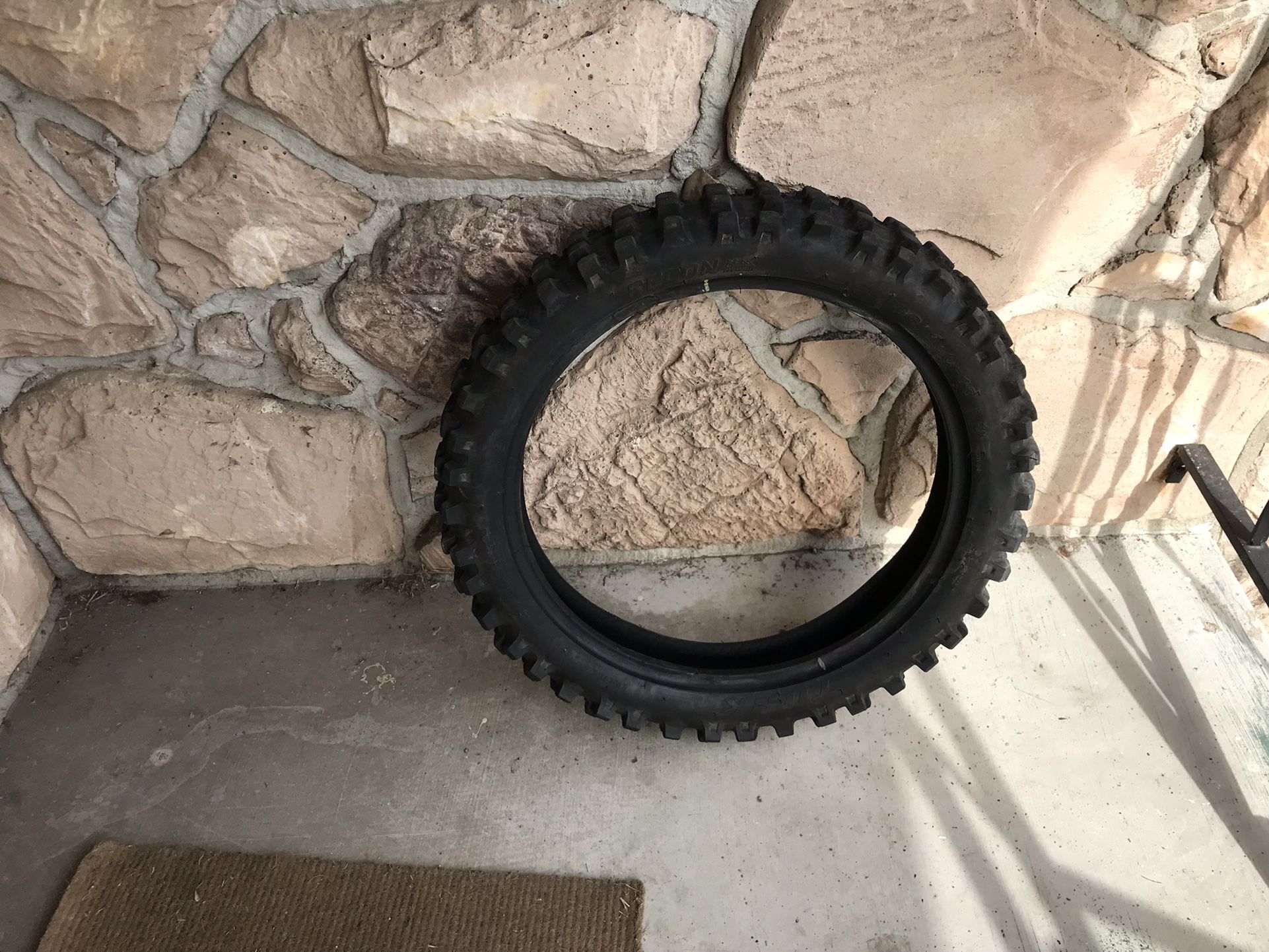Motorcycle Recon Tire 90/100-16