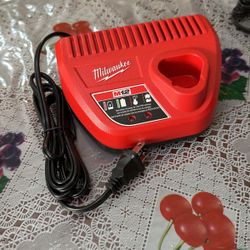 Milwaukee M12 Battery Charger 