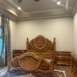 Trevi Collection Bedroom Set ( Deliver Available) 