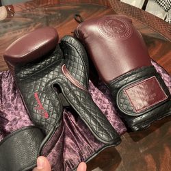 ‘Superare’ limited edition 10th anniversary dukes 1.2 boxing gloves