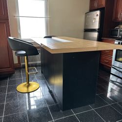 Kitchen Island & Bar Stools 