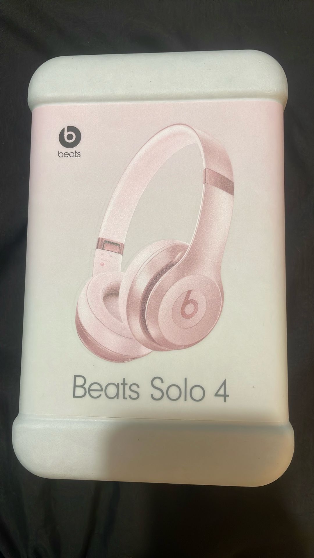 Beats Solo 4 , Metallic Pink.