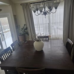 Dinning Table With Chairs