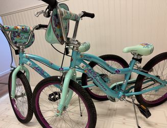 Deelite Schwinn, Girl’s Model # S2133TGG   $50 Each O $140 Las Dos  