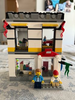 Lego set 40305 Lego store *Retired
