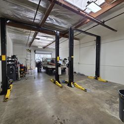 2 Post Car Lift ** High Quality / Reliable **