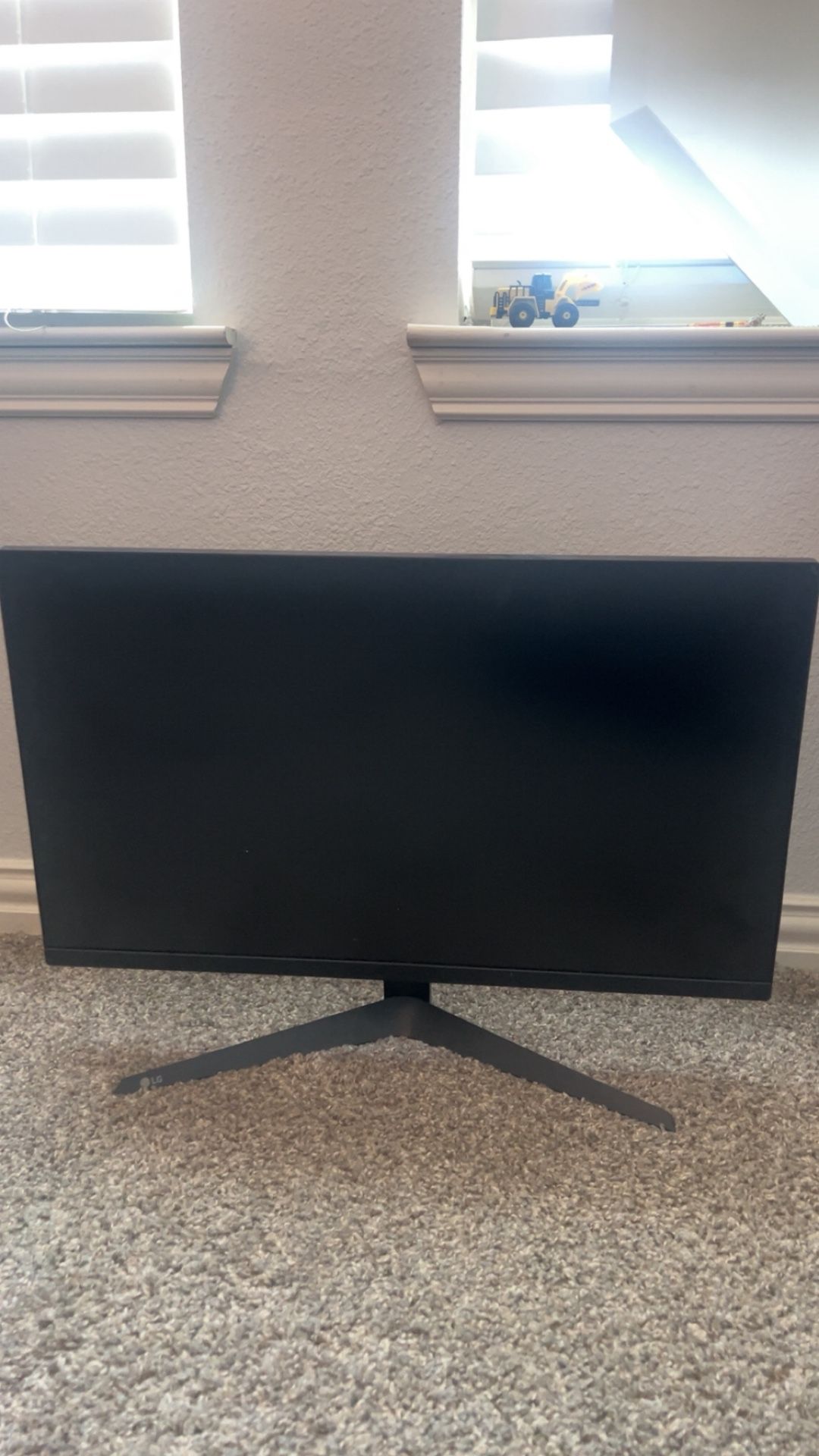 LG UltraGear 27β Gaming Monitor β 165Hz, 1ms, HDMI + DisplayPort β New