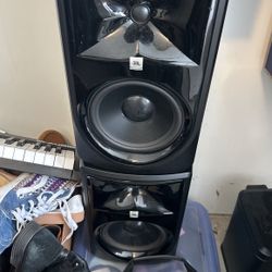 JBL Studio monitors 6.5in MK 306p