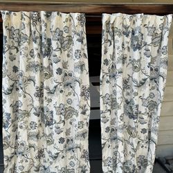 2 Panels Floral Lined Curtains/Black Rod With Rings 