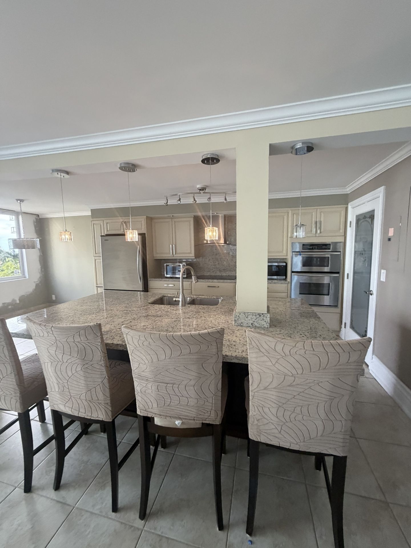 4 Bar Stools
