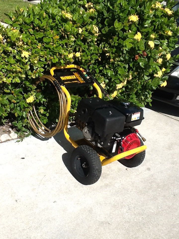 DEWALT HONDA PRESSURE WASHER 3750 PSI, 4.0 GPM, 13HP ENGINE, WITH