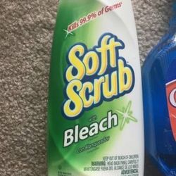 New!  Soft Scrub Cleaner With Bleach 
