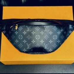New Louis V Crossbody Bumbag 