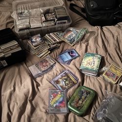 Bundle Of Pokémon Cards 