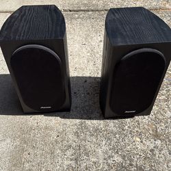 Pioneer Bookshelf  speakers