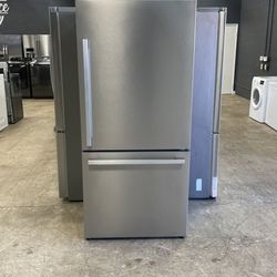 Hisense 33 Refrigerator And Freezer 6UK