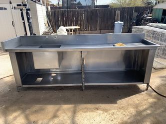 Industrial dishwasher