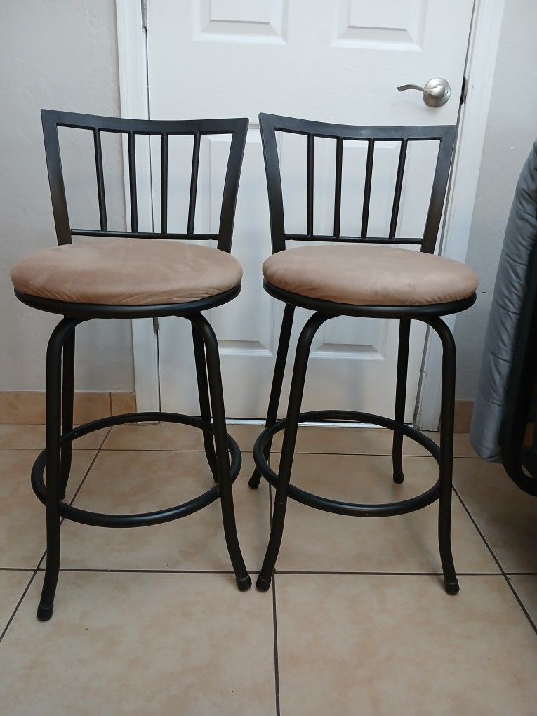 Two Nice Swivel Stools 23" From Floor To Seat