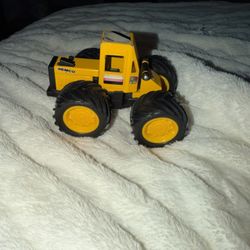 Remco Front End Loader Construction Vehicle Yellow Tractor Toy Vintage. The bucket broke off of front 