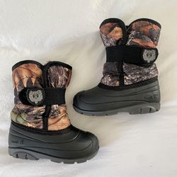 Kids Size 8 Kamik Snow boots 